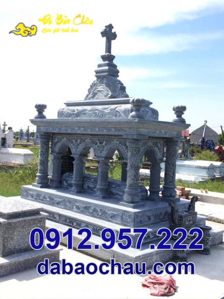 Mẫu mộ công giáo chế tác từ đá xanh