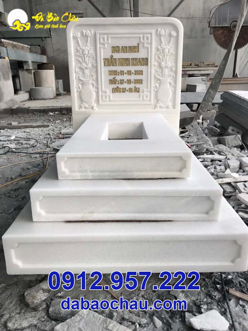 Xây mộ cho trẻ sơ sinh bằng đá trắng