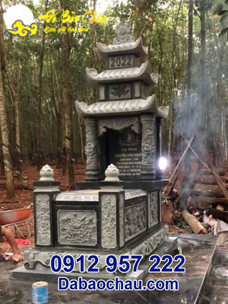 Công trình mộ đá xanh đen có mái tại Vĩnh Tân