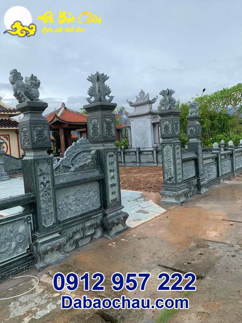 Cổng vào khu nhà mồ đá lăng mộ đá tại Đồng Nai