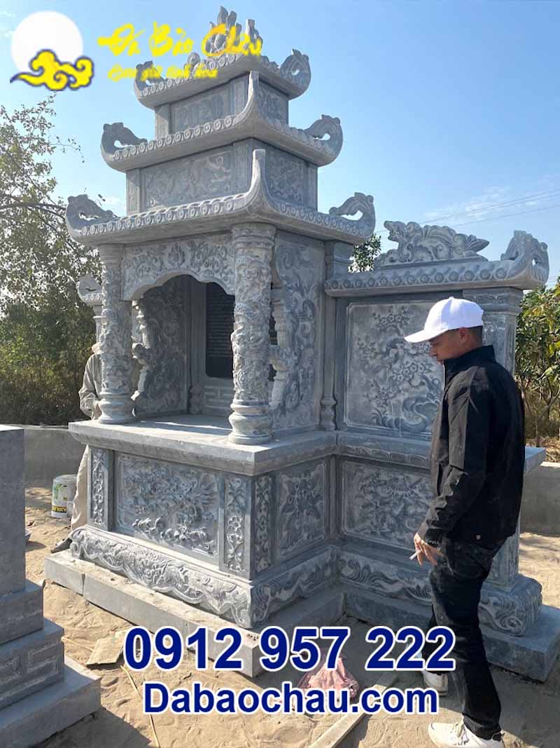 Hình ảnh một mẫu lăng thờ đá ba mái trong khu lăng mộ đá tại Hà Nội