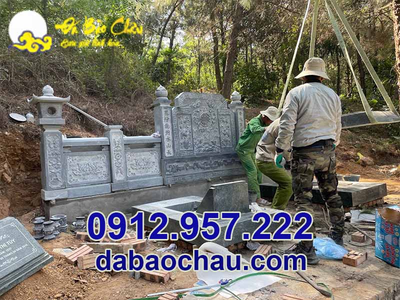 Công nhân của Bảo Châu đang gấp rút hoàn thiện công trình lăng mộ đá dòng họ tại Hải Phòng