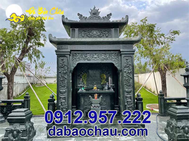 Lăng thờ đá cổ kính nằm trong mẫu nhà mồ đẹp tại Sài Gòn