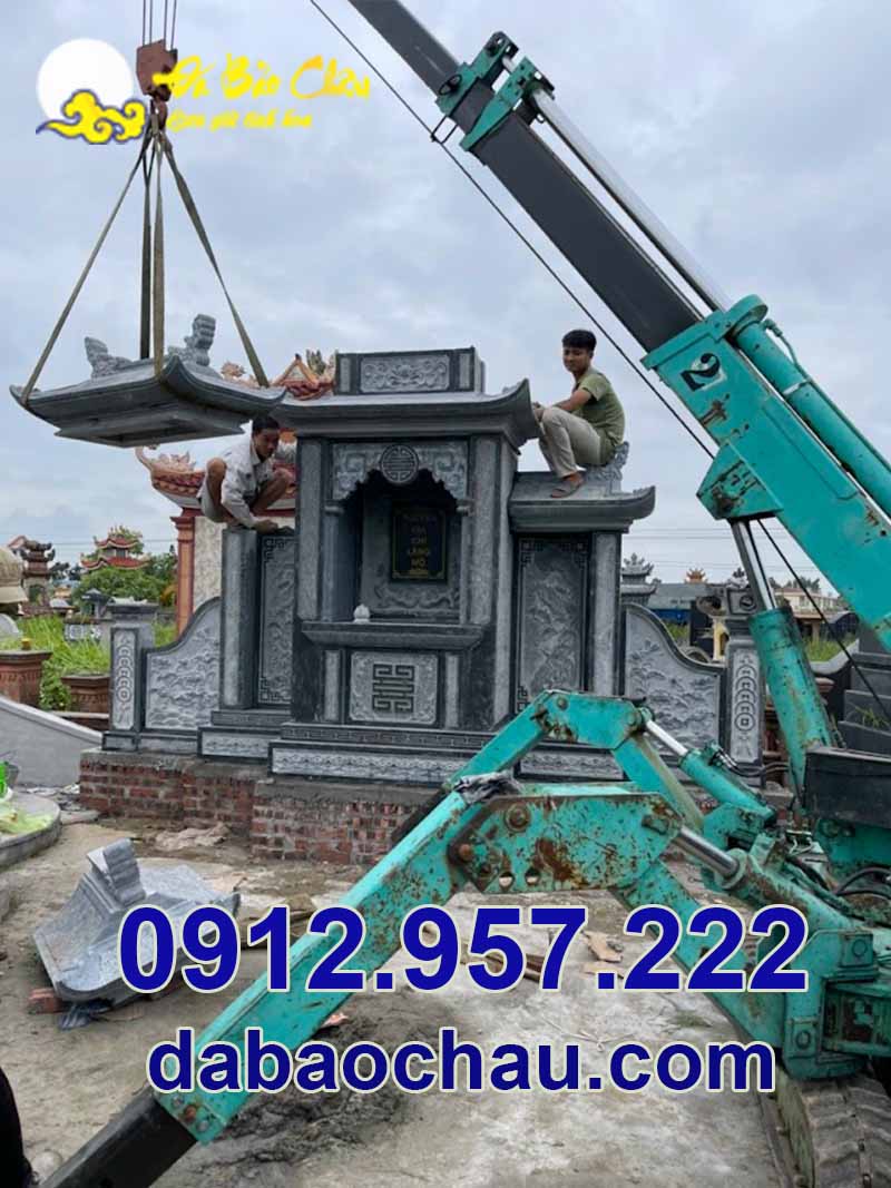 Tiến hành lắp đặt và hoàn thiện phần mái công trình lăng thờ đá tại Quảng Ninh