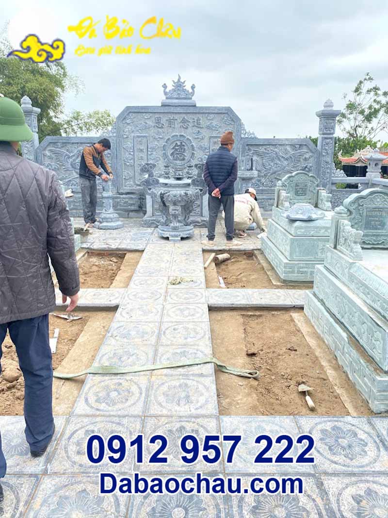 Lắp ghép các hạng mục con trong lăng mộ đá tại Hưng Yên