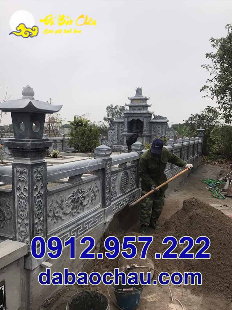 Mẫu lan can đá lắp đặt bao quanh khu lăng mộ đá nhà mồ tại Lâm Đồng