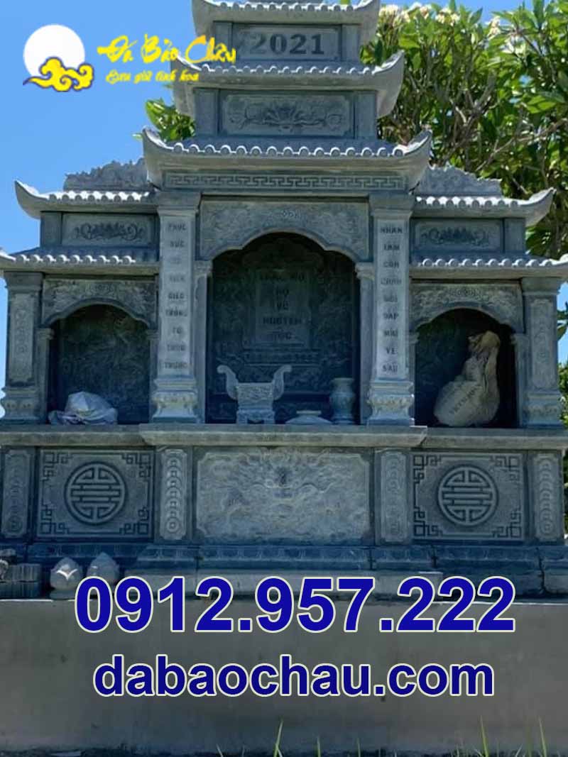 Lăng thờ đá là một công trình nhỏ trong khu lăng mộ đá nhà mồ tại Lâm Đồng