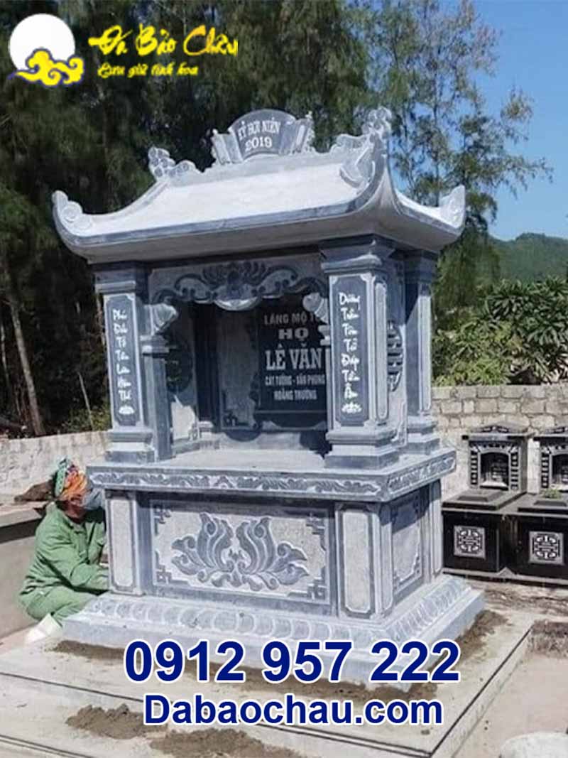 Mộ đá xanh đen để tro cốt tại Bình Định thờ dòng họ Lê