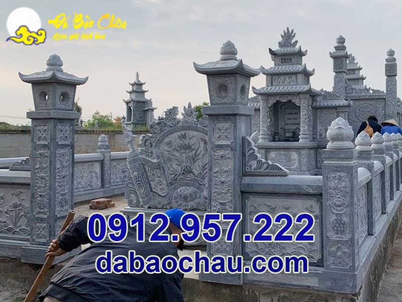 Mẫu nhà mồ đá xanh đen chuẩn phong thủy được lắp đặt tại Quảng Bình
