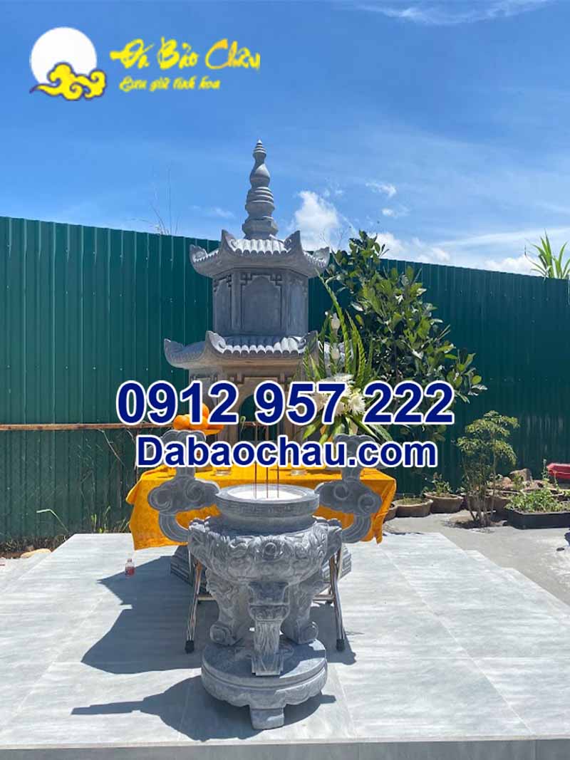 Hoàn thiện lắp đặt phần đỉnh tháp đá am thờ cốt tại Lâm Đồng