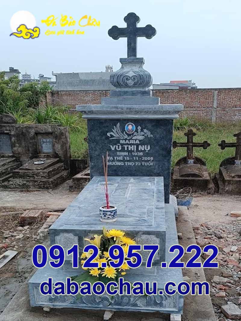 Mẫu mộ đá công giáo được lắp đặt tại huyện Lạc Sơn - Hòa Bình