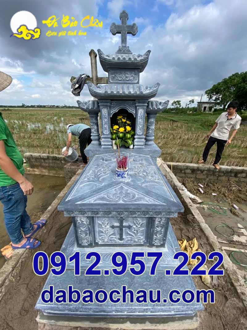 Đội ngũ Bảo Châu lắp đặt mộ đá Công Giáo trong khu lăng mộ đá đẹp tại Quảng Bình Quảng Trị