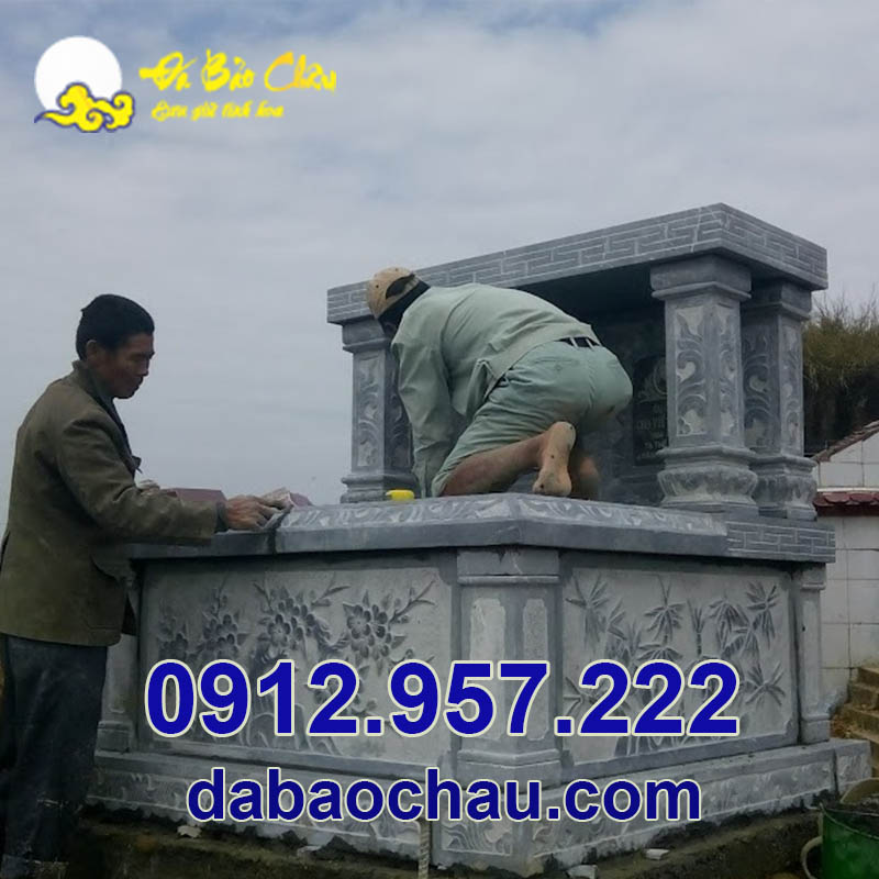 Đội ngũ nhân công Bảo Châu lắp đặt mộ đôi đá đẹp tại Điện Biên Sơn La