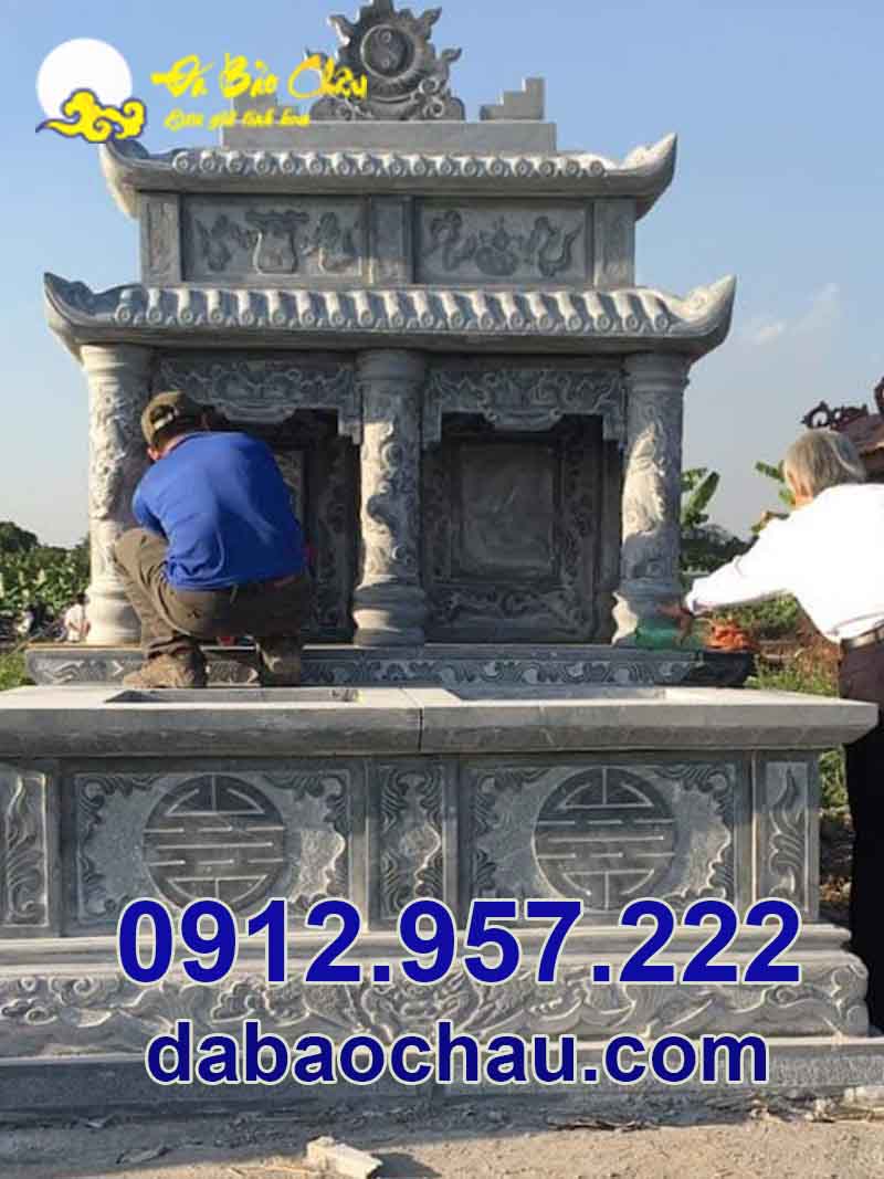 Khi đã khảo sát thông tin tiếp theo đội ngũ nhân công Bảo Châu tiến hành xây dựng lắp đặt mộ đôi tại Hậu Giang Cà Mau