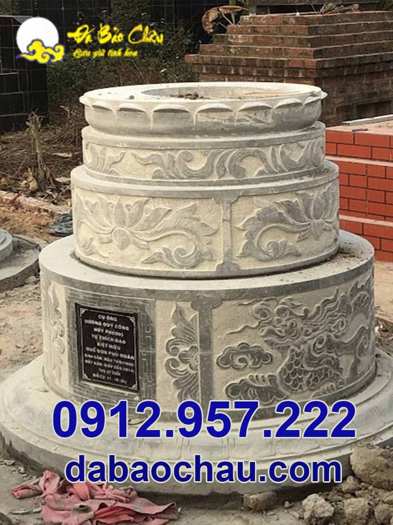Mẫu mộ đá tròn Quảng Ninh Bắc Giang được đội ngũ nhân công chế tác hoàn thiện