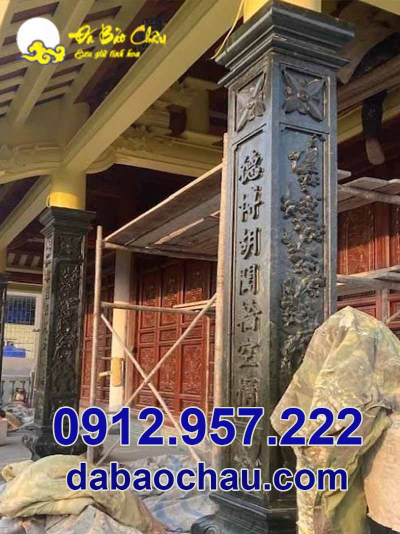 Mẫu cột hiên nhà thờ họ được chạm khắc tỉ mỉ tại Thái Bình đang trong quá trình lắp đặt bởi Bảo Châu