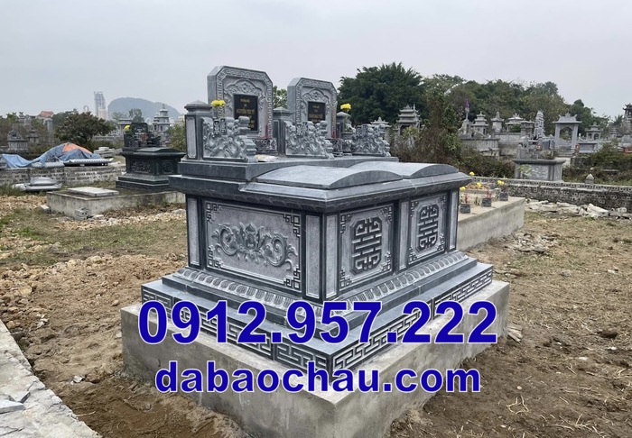 Mẫu mộ đôi bằng đá tại Bình Thuận