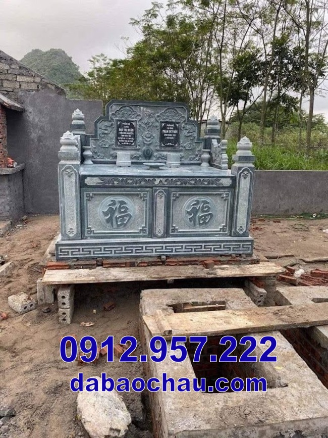 Mẫu mộ đôi bằng đá tại Tiền Giang