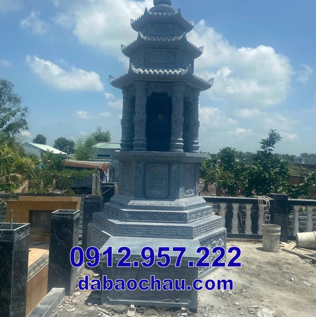 Mẫu mộ tháp bằng đá tại Bình Thuận